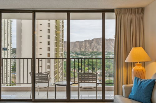 Foto 28 - Gorgeous High Rise Waikiki Condo with Ocean and Diamond Head Views by Koko Resort Vacation Rentals