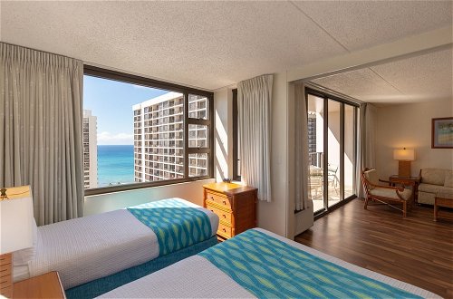 Photo 3 - Beautifully Renovated 32nd Floor Deluxe Ocean View Waikiki Condo by Koko Resort Vacation Rentals