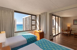 Foto 3 - Beautifully Renovated 32nd Floor Deluxe Ocean View Waikiki Condo by Koko Resort Vacation Rentals