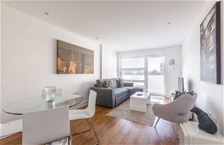 Photo 1 - Luxury 2-bed Flat, Parking and Close to the Tube