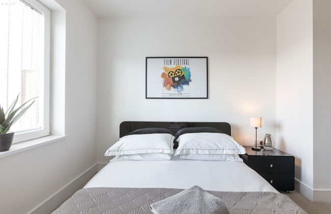 Luxury 2-bed Flat, Parking and Close to the Tube - Foto 4