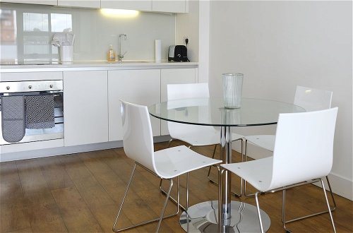 Photo 9 - Luxury 2-bed Flat, Parking and Close to the Tube