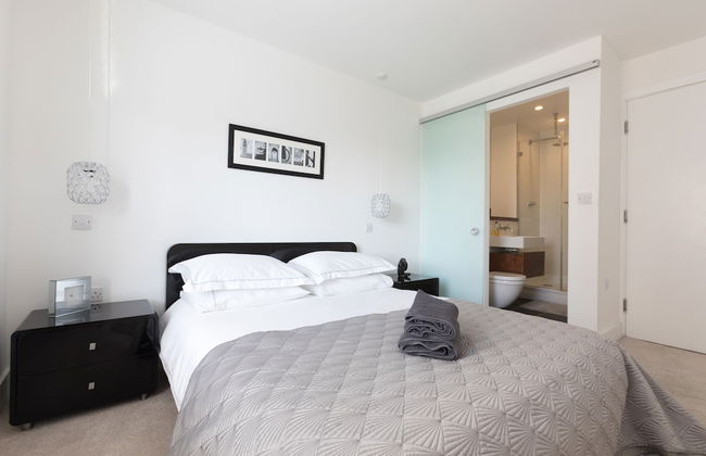 Luxury 2-bed Flat, Parking and Close to the Tube - Foto 5