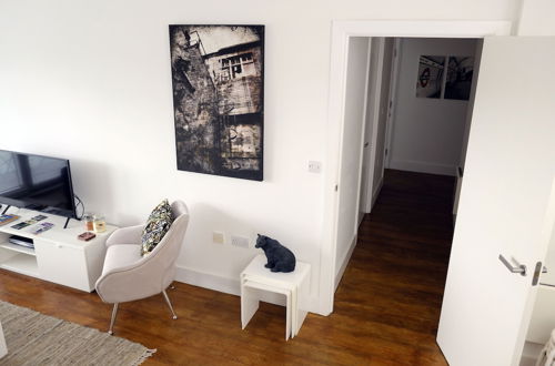 Photo 13 - Luxury 2-bed Flat, Parking and Close to the Tube