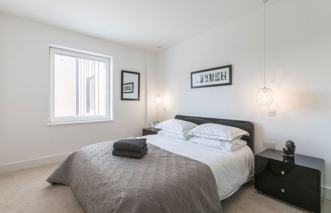 Luxury 2-bed Flat, Parking and Close to the Tube - Foto 2