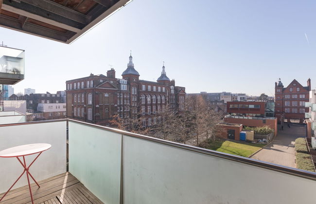 Luxury 2-bed Flat, Parking and Close to the Tube - Foto 19