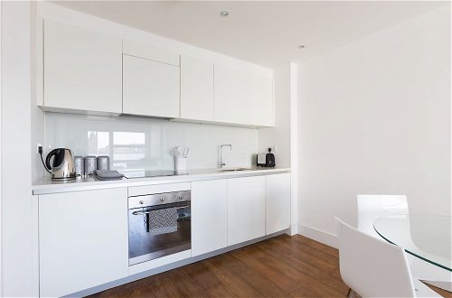 Photo 8 - Luxury 2-bed Flat, Parking and Close to the Tube