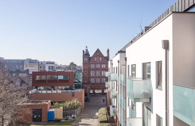 Luxury 2-bed Flat, Parking and Close to the Tube - Foto 32