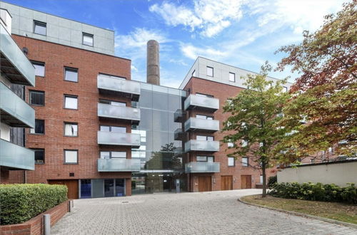 Photo 34 - Luxury 2-bed Flat, Parking and Close to the Tube