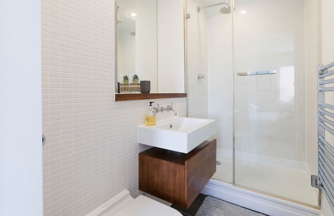 Luxury 2-bed Flat, Parking and Close to the Tube - Foto 23
