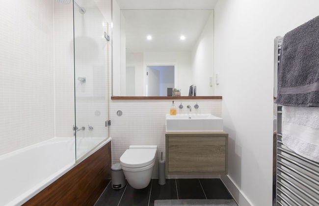 Luxury 2-bed Flat, Parking and Close to the Tube - Foto 21