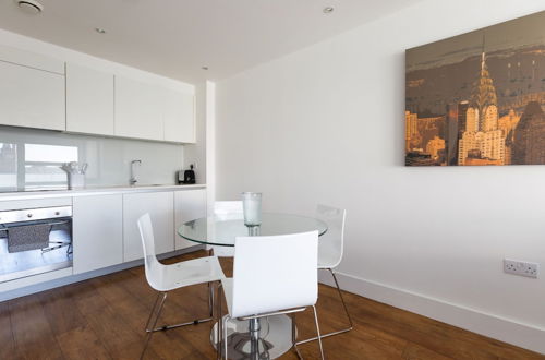 Photo 6 - Luxury 2-bed Flat, Parking and Close to the Tube