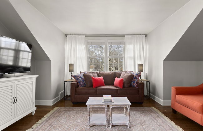 Cottage Charm - Photo 13