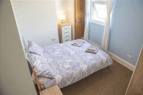 Photo 2 - Spacious 4 Bedroom House in Plymouth City Centre