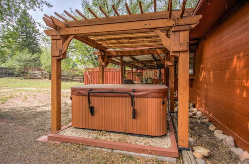 Photo 7 - 4BR Broadmoor Retreat Hottub Firepit Near Trails - Updated Outdoor Space With Yard Games