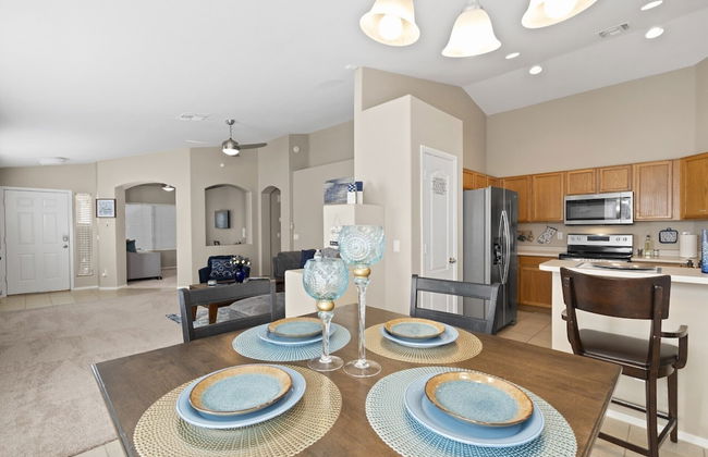 Cozy Hidden Gem - 3BR - 1Den w Backyard - Photo 23
