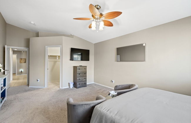 Cozy Hidden Gem - 3BR - 1Den w Backyard - Photo 8