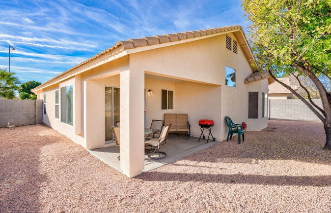 Cozy Hidden Gem - 3BR - 1Den w Backyard - Photo 19