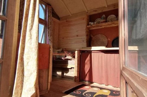 Photo 5 - Stargazer Shepherds Hut. A Warm and Cosy Getaway