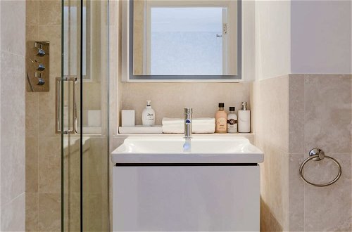 Foto 23 - Beautiful 2 Bed 2 Bath Flat in South Kensington