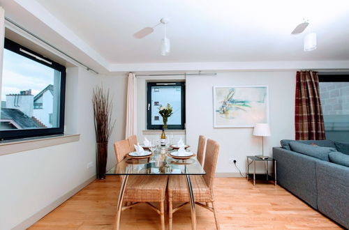 Photo 6 - Bright, Modern Apartment - Royal Mile