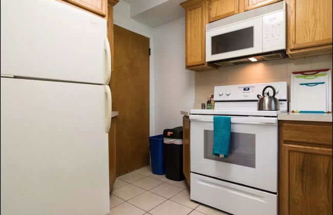 Two Bedroom West Stadium Bungalow - Unit 524 - Photo 8
