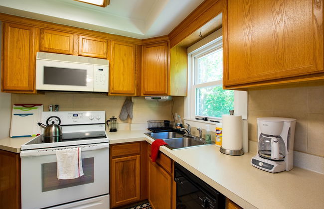 Two Bedroom West Stadium Bungalow - Unit 524 - Photo 9