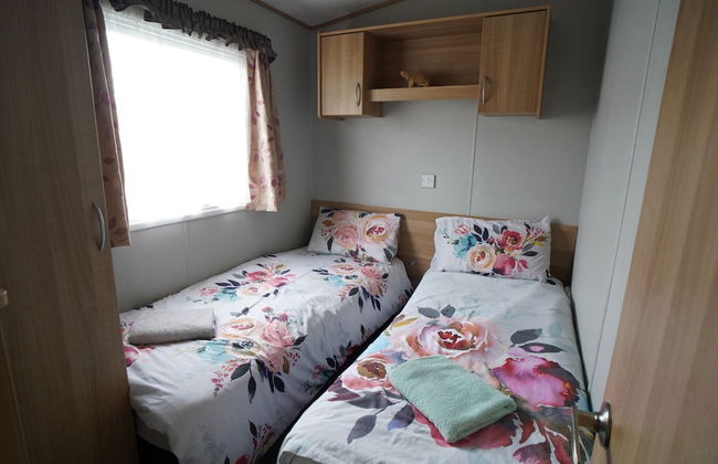 Pets go Free 3 Bedroom Caravan at Heacham Beach - Photo 3