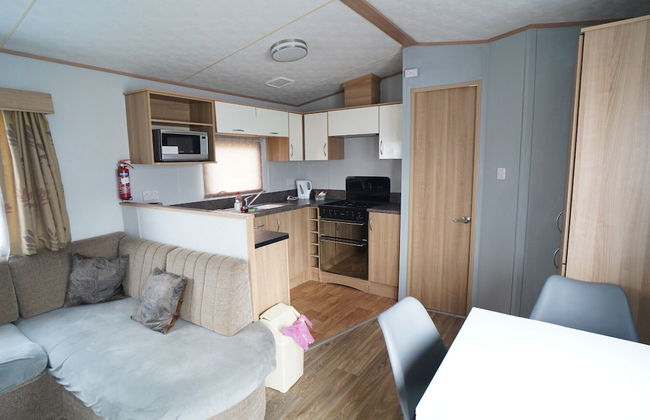 Pets go Free 3 Bedroom Caravan at Heacham Beach - Photo 6