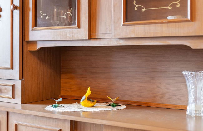 Serene Lakeview Apartment - Foto 9