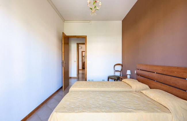 Serene Lakeview Apartment - Foto 7