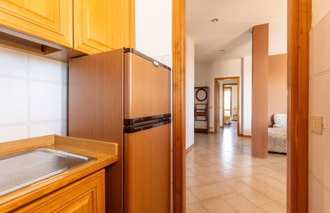 Serene Lakeview Apartment - Foto 10