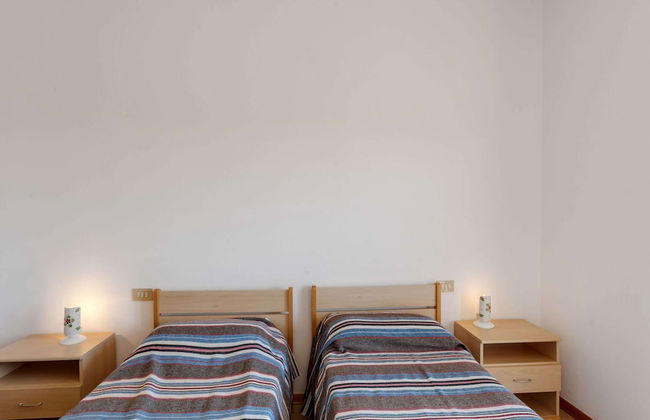 Serene Lakeview Apartment - Foto 5