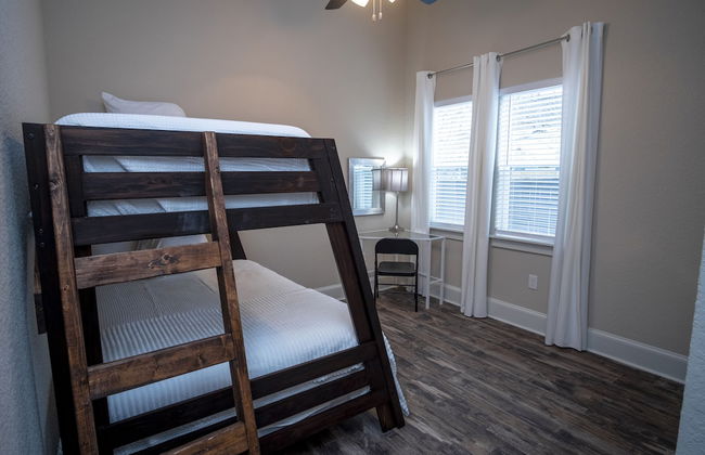 Brand NEW Large Impressive House Near Downtown! - Photo 28
