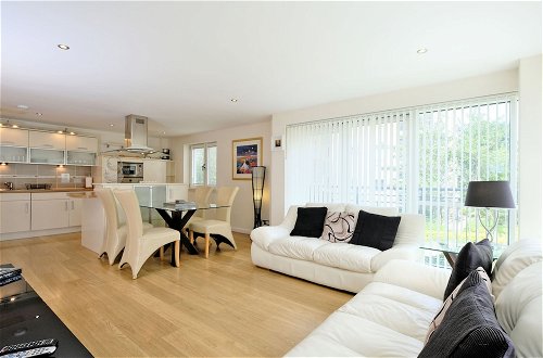 Photo 18 - Deluxe and Secure Apartment Close to Aberdeen City Centre
