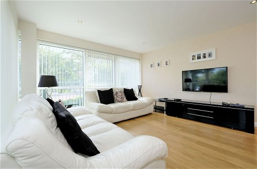 Photo 13 - Deluxe and Secure Apartment Close to Aberdeen City Centre