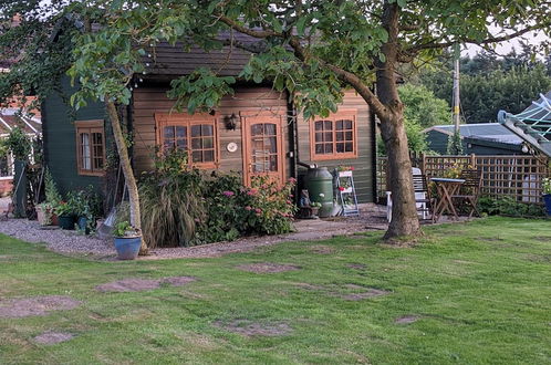 Photo 12 - Cosy Cottage With Beautiful Garden in Shrewsbury