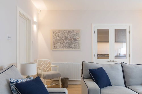 Photo 13 - Beautiful Brook Green 2 bed Flat, Close to Tube