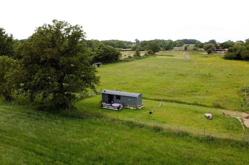 Foto 31 - Charming Luxurious Rural Shepherds Hut