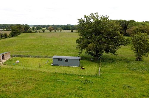 Photo 30 - Charming Luxurious Rural Shepherds Hut