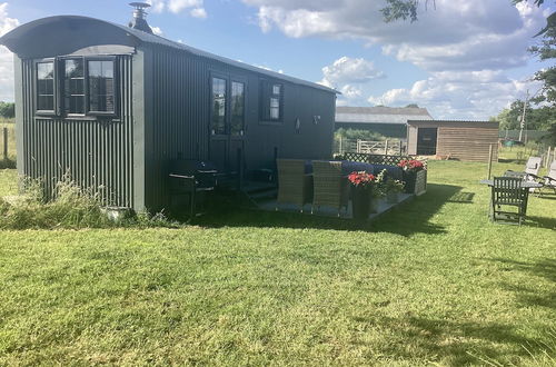 Foto 27 - Charming Luxurious Rural Shepherds Hut