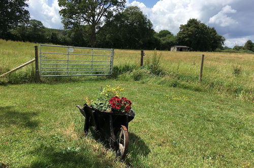 Photo 28 - Charming Luxurious Rural Shepherds Hut