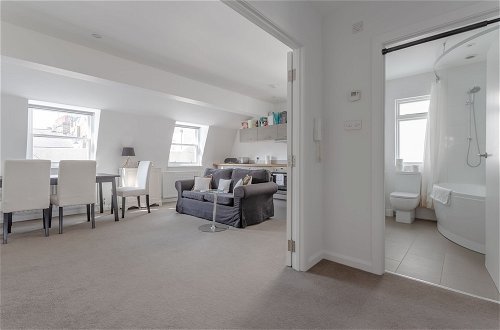 Foto 16 - Bright & Airy 1 Bedroom Apartment in Central London