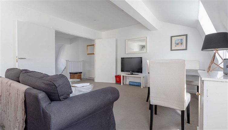 Foto 1 - Bright & Airy 1 Bedroom Apartment in Central London