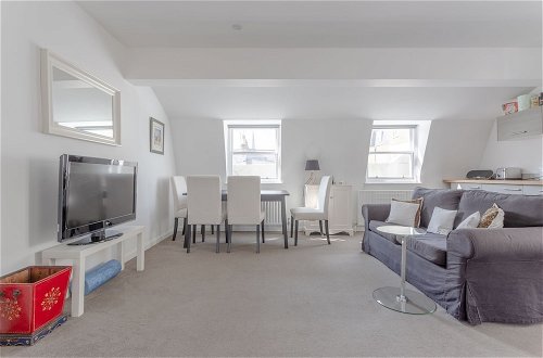 Foto 8 - Bright & Airy 1 Bedroom Apartment in Central London