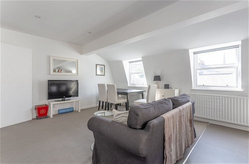Photo 11 - Bright & Airy 1 Bedroom Apartment in Central London