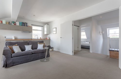 Photo 9 - Bright & Airy 1 Bedroom Apartment in Central London