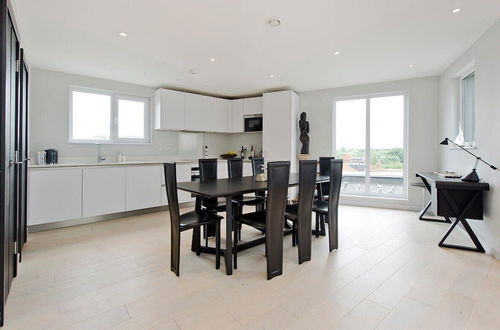 Foto 4 - Fabulous 2-bed Penthouse, Wimbledon