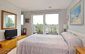 Foto 3 - Fabulous 2-bed Penthouse, Wimbledon