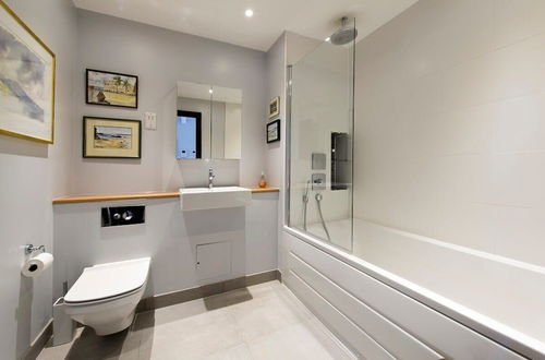 Photo 8 - Fabulous 2-bed Penthouse, Wimbledon